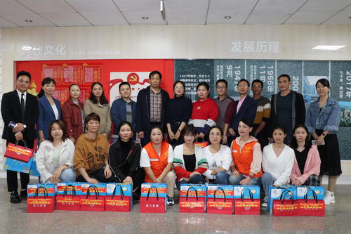 别忘英雄 湖南百菡服饰再度为抗疫英雄礼赞